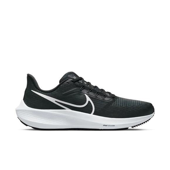 Nike Black and White Athletic Shoes with Modern Design - Picture 1 of 1